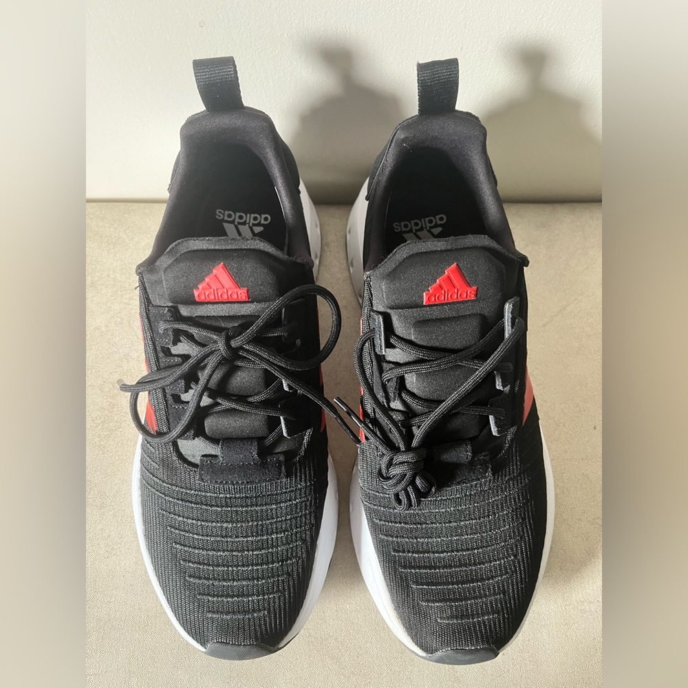 Adidas Men's Black and Red Athletic Sneakers mens 8.5 swift run 23